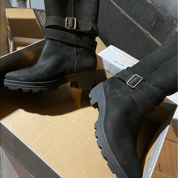 Boots - Picture 2 of 6